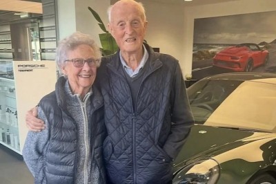 92-latkowie świętowali 70. rocznicę ślubu. Kupili sobie Porsche 911 GT3