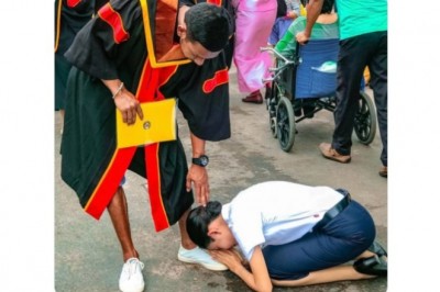 Uklękła przed bratem podczas ceremonii. Chciała mu podziękować za największe poświęcenie