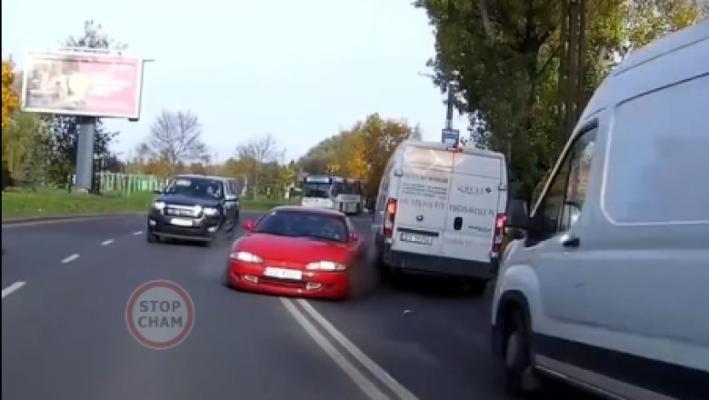 Mistrz kierownicy w Szczecinie nie ogarnął swojego Mitsubishi. GTA w realu nie wyszło