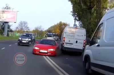 Mistrz kierownicy w Szczecinie nie ogarnął swojego Mitsubishi. GTA w realu nie wyszło