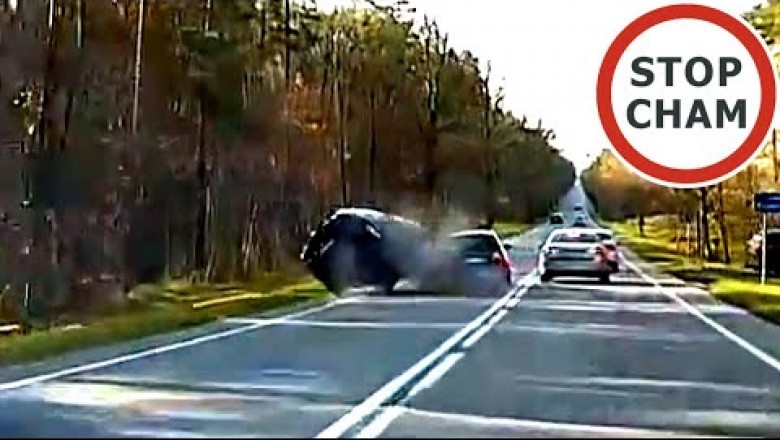 Wielokrotne dachowanie przy wyprzedzaniu po zajechaniu drogi przez BMW