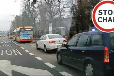 Szybka kara dla cwaniaka, który chciał być szybszy od innych. Nagranie z Warszawy