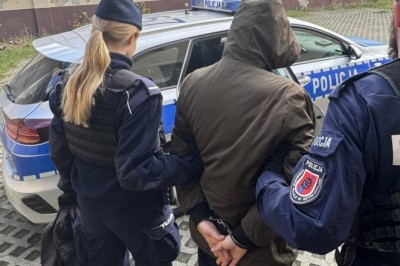 Sam zadzwonił na policję, że posiada narkotyki. Policjanci z Gdyni zatrzymali 24-latka