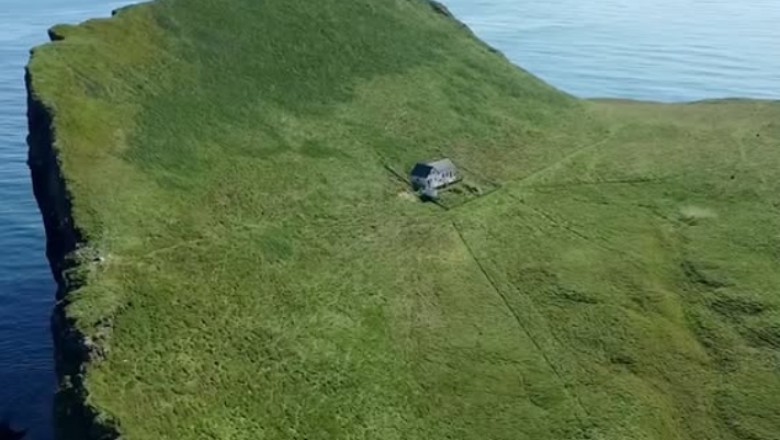 Najbardziej samotny dom świata? Prawdziwa historia tajemniczej chaty na wyspie Elliðaey
