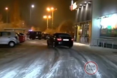 „Drifter” w BMW i jego nieudane popisy pod Biedronką. Nagranie z Łodzi