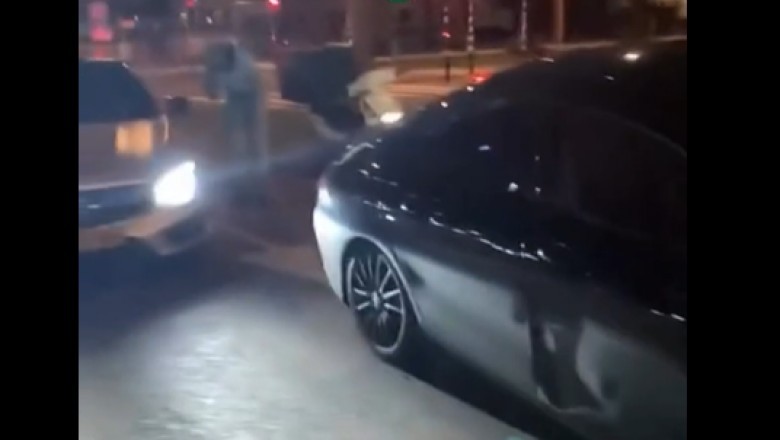 Chciał się popisać przed kumplami dynamiczną jazdą po mieście. Pokonało go skrzyżowanie