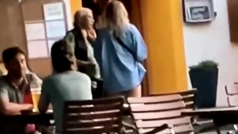 Wkurzona dziewczyna kontra kelnerka. Doliczyła sobie napiwek bez żadnego pytania