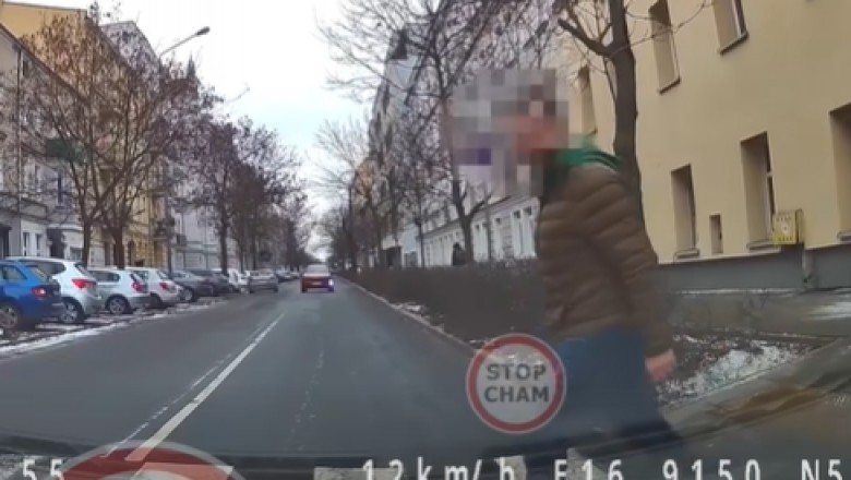 Zwyzywał pieszego, a nagraniem pochwalił się internecie. Internauci szybko go wyjaśnili