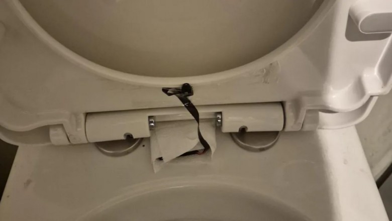 Klientka restauracji znalazła kamerę w toalecie. Transmitowała obraz na żywo