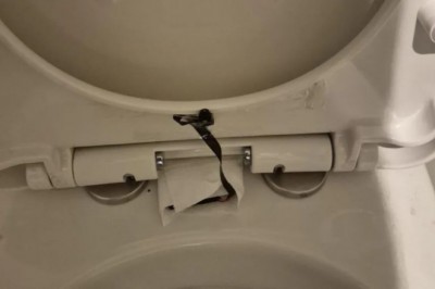Klientka restauracji znalazła kamerę w toalecie. Transmitowała obraz na żywo