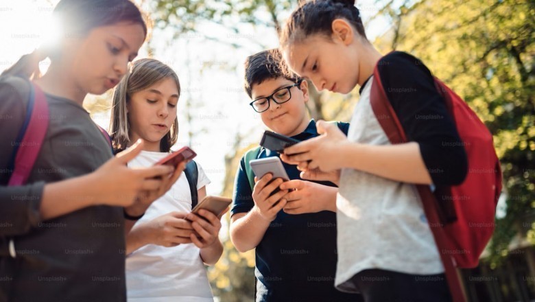 Francja kolejnym krajem który ma ograniczyć media społecznościowe dzieciom poniżej 15 lat