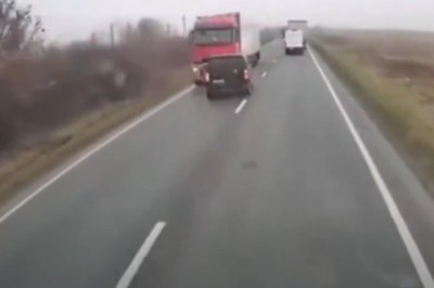 Asystent pasa ruchu sprawcą tragicznego wypadku greckich kibiców? Nagranie budzi wątpliwości