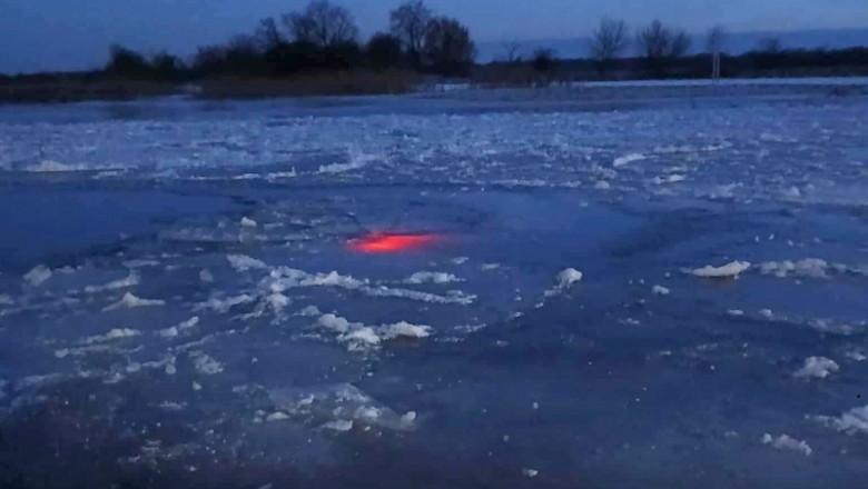 Wjechał quadem na zamarzniętą rzekę. Lód załamał się pod pojazdem