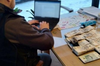 Znani influencerzy zatrzymani przez KAS w sprawie nielegalnych loterii. Opublikowano nagranie z zatrzymania