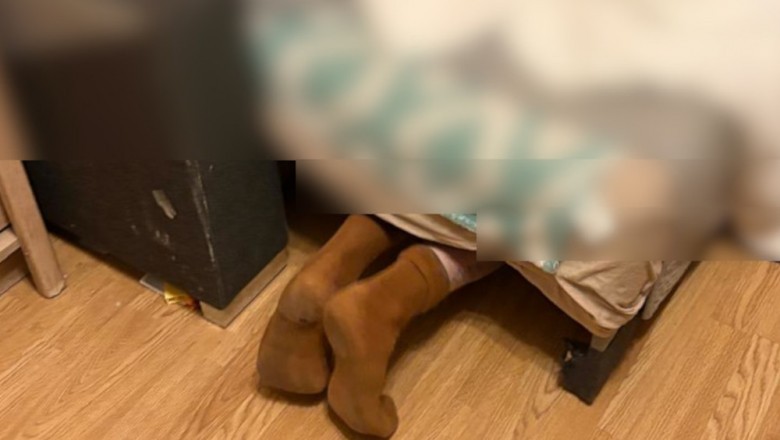 Postanowił schować się przed policjantami, jednak miał za krótkie łóżko