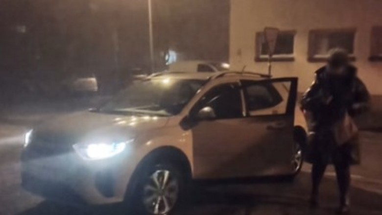 Wbiła bieg i wysiadła z auta. Takiej akcji na parkingu jeszcze nie było