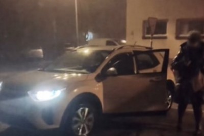 Wbiła bieg i wysiadła z auta. Takiej akcji na parkingu jeszcze nie było