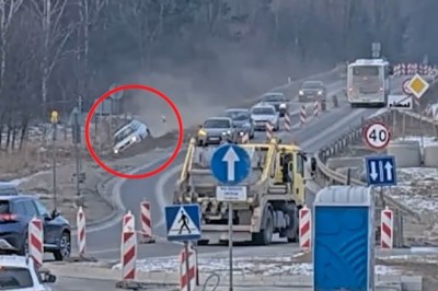 Prowadził pod wpływem narkotyków, wjechał do rowu, po czym zabarykadował się w aucie. Policja udostępniła nagranie.