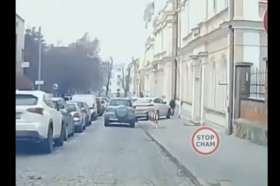 BMW wjechało na chodnik prosto na dziecko. Świadek zareagował, kierowca zaczął się odgrażać