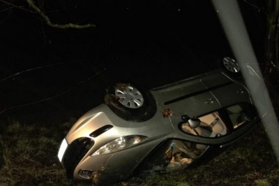 Chciała „przemyśleć parę spraw” i wybrała się na przejażdżkę. Nietrzeźwa 26-latka wylądowała w rowie