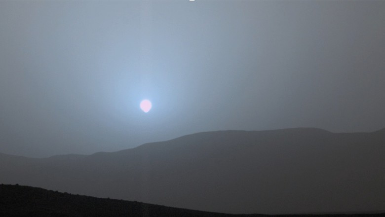 Niebieski zachód Słońca na Marsie. NASA pokazała niezwykłe ujęcia