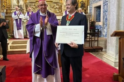 Prezes Biedronki odznaczony przez papieża. Czy każdy sklep będzie błogosławiony?