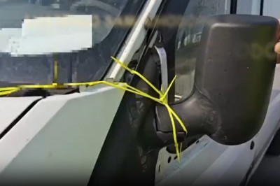 Dostawczy Ford był w tak tragicznym stanie, że aż trudno uwierzyć. Policja pokazała nagranie z kontroli