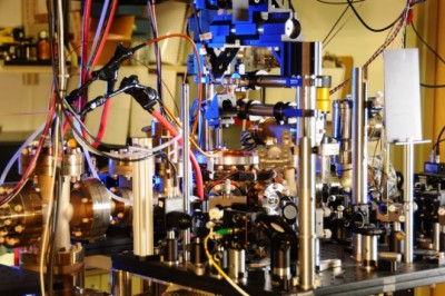 Kiedyś wystarczał zegarek. Dziś, żeby zmierzyć sekundę, potrzebujesz atomu cezu, zegara atomowego i prawie doktoratu z fizyki.