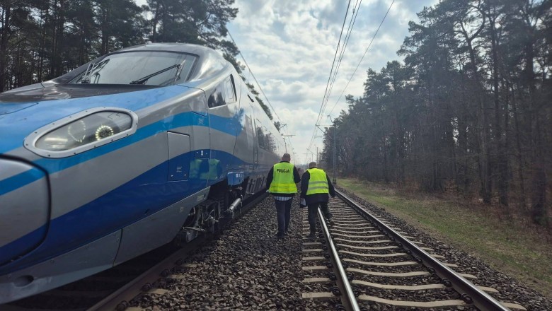 14-latek z Susza wybrał tory i rozpędzony pociąg, zamiast iść do szkoły. W tle wstrząsające relacje o hejcie i pytania o reakcję szkoły
