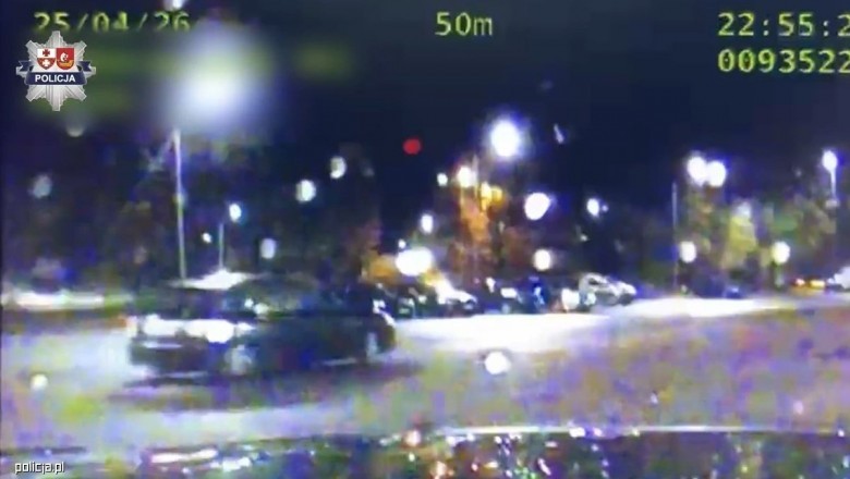 Driftował przed kamerą radiowozu. Okazało się, że w bagażniku były 3 osoby!