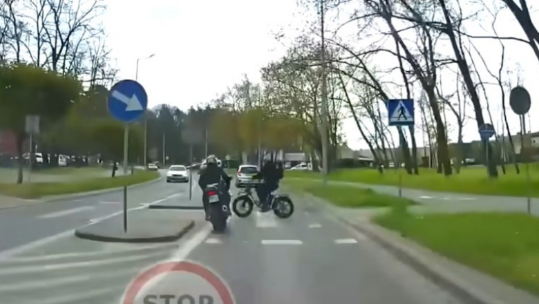 Dzwon motocyklisty bez uprawnień z pijanym rowerzystą na elektryku. Nagranie z Mielca